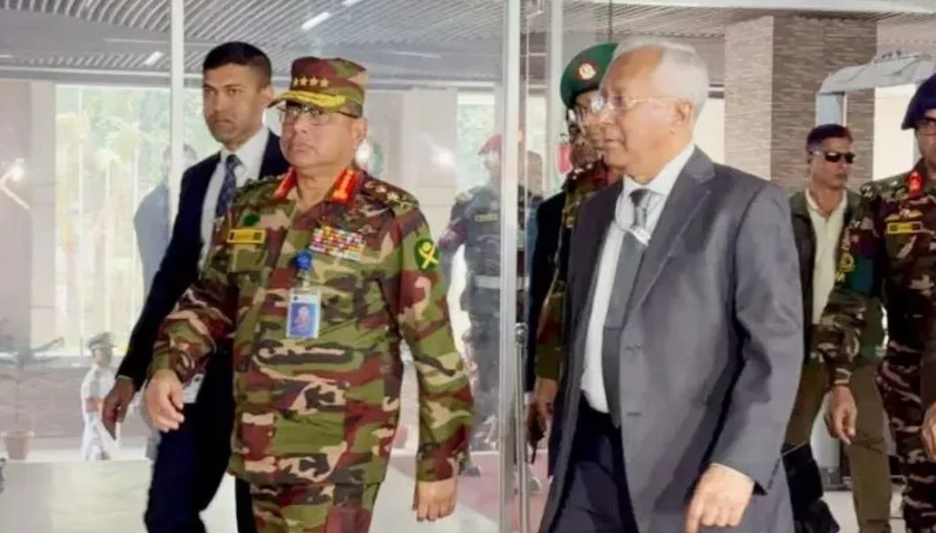 তিন বাহিনীর প্রধানের সঙ্গে বৈঠকে সিইসি