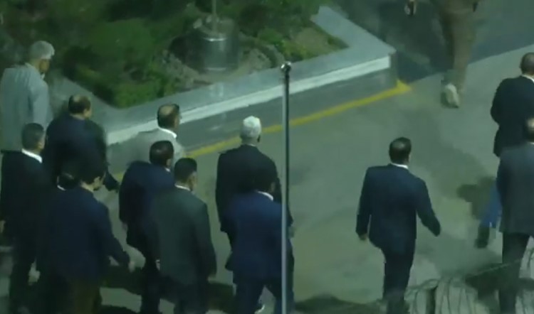 অবশেষে মাকে দেখতে এভারকেয়ারে তারেক রহমান