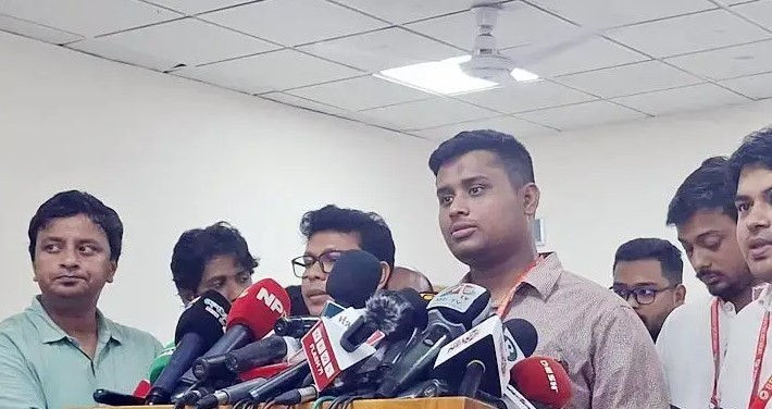 প্রতীক বাছাইয়ে ইসির চাপিয়ে দেওয়া কোনো সিদ্ধান্ত মেনে নেওয়া হবে না: হাসনাত আবদুল্লাহ
