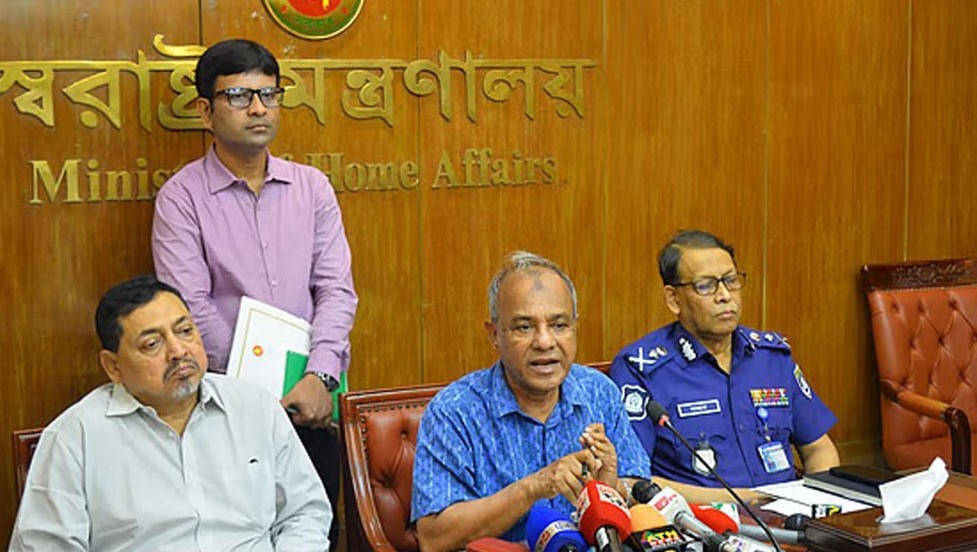 নির্বাচনের আগে আইনশৃঙ্খলা পরিস্থিতি ভালো করার চেষ্টা চলছে: স্বরাষ্ট্র উপদেষ্টা