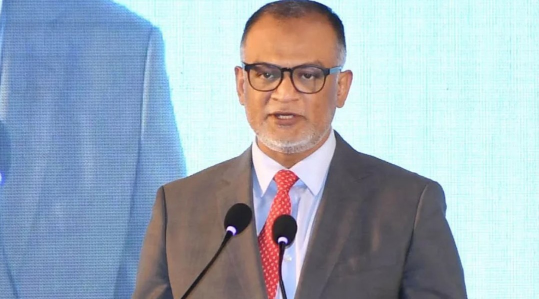 ২ দিনের ফ্লাইট বিপর্যয়ের মাশুল সরকার মওকুফ করবে: বাণিজ্য উপদেষ্টা