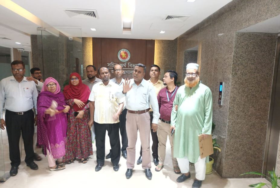 সচিবালয়ের নেতৃবৃন্দের বক্তব্য ধৈর্যসহকারে শোনেন অর্থ সচিব