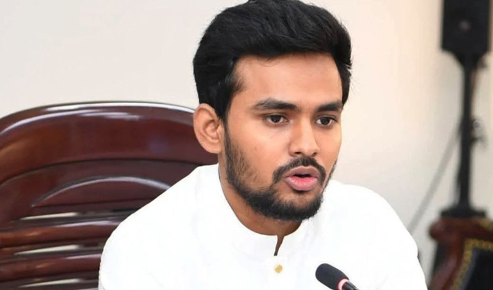 ক্যান্সার আক্রান্ত স্বাস্থ্য উপদেষ্টার বিদেশে চিকিৎসা মানবিক দৃষ্টিতে দেখা উচিত : উপদেষ্টা আসিফ